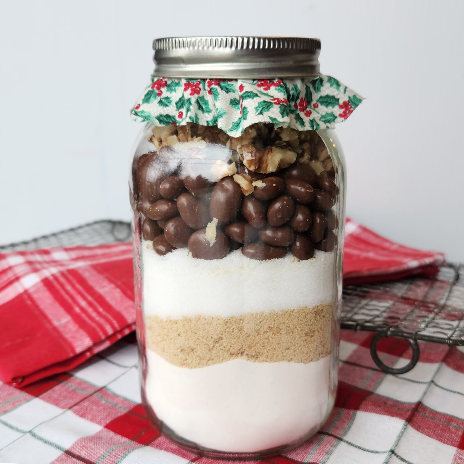Chocolate Covered Raisin Cookies in a Jar ⋆ Gifts in a Jar