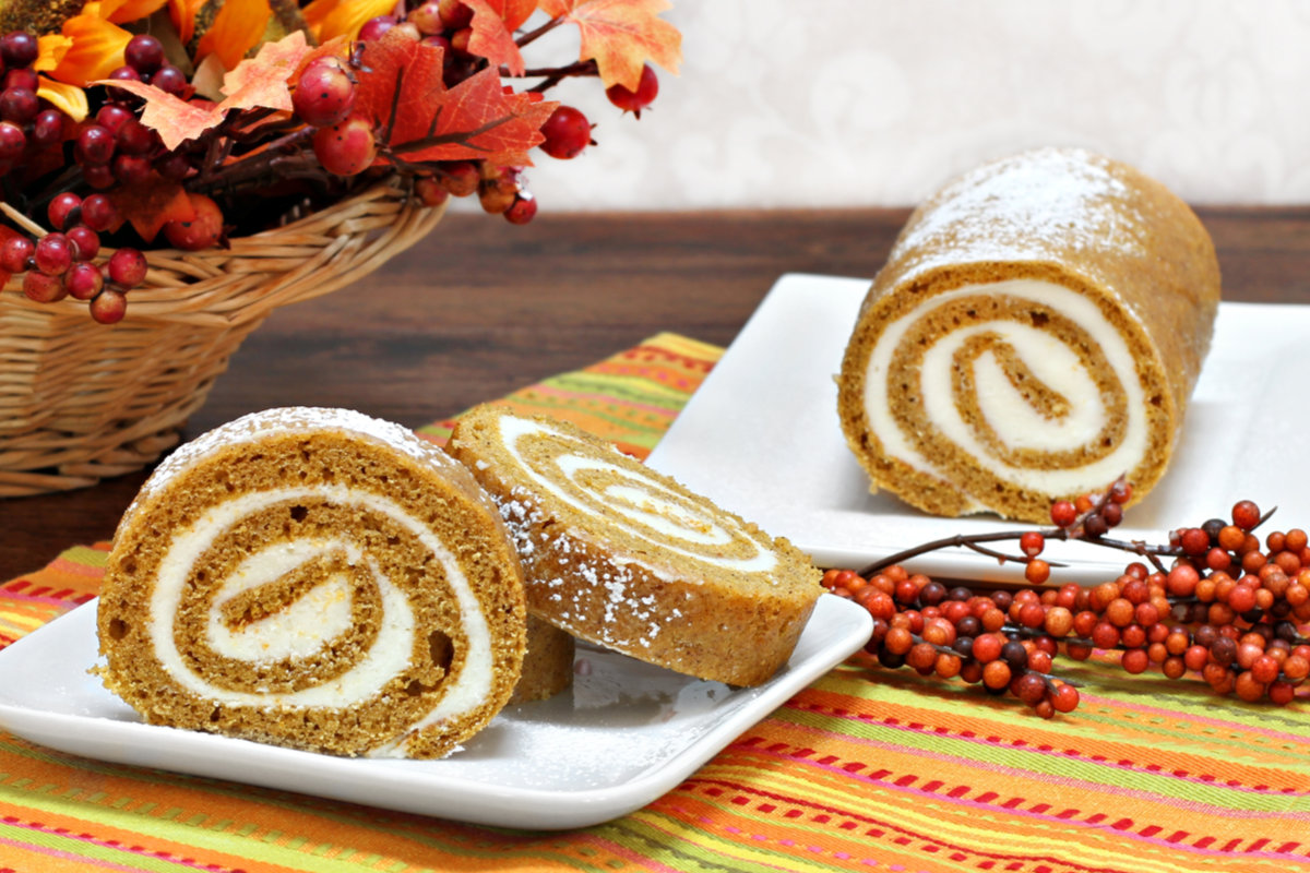 Pittsburgh Pumpkin Roll Recipe ⋆ Halloween ⋆ Thanksgiving Dessert
