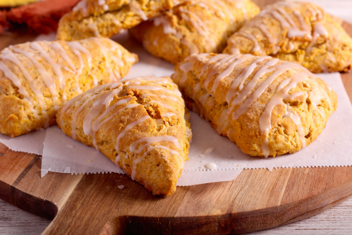 Pumpkin Scones with Maple Drizzle ⋆